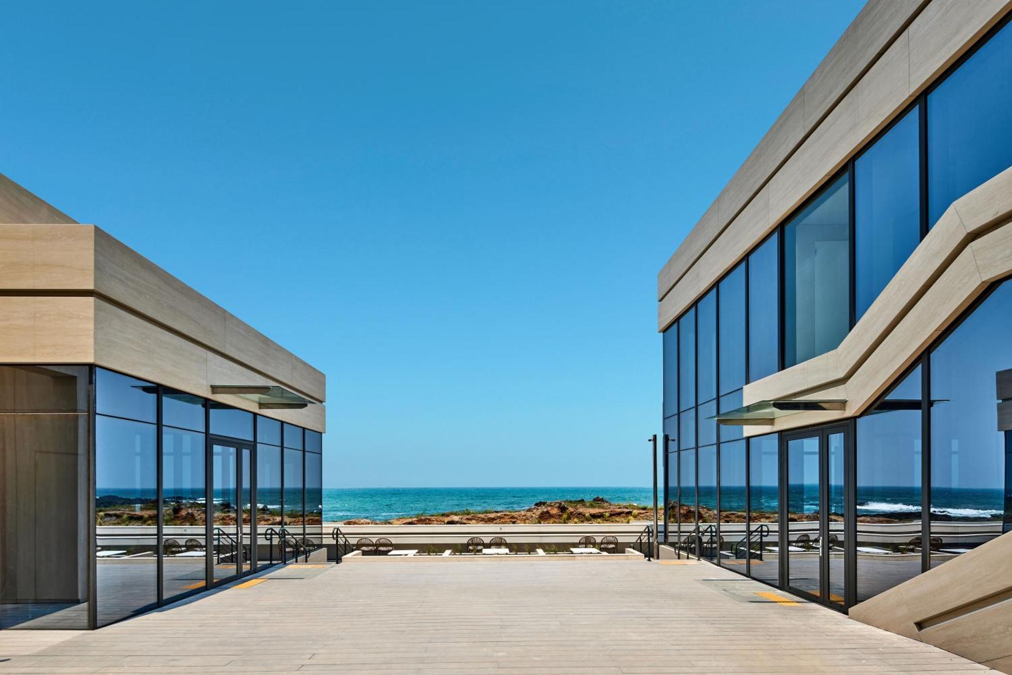 Hotel Shilla Iho Tewoo Ocean Front 4*