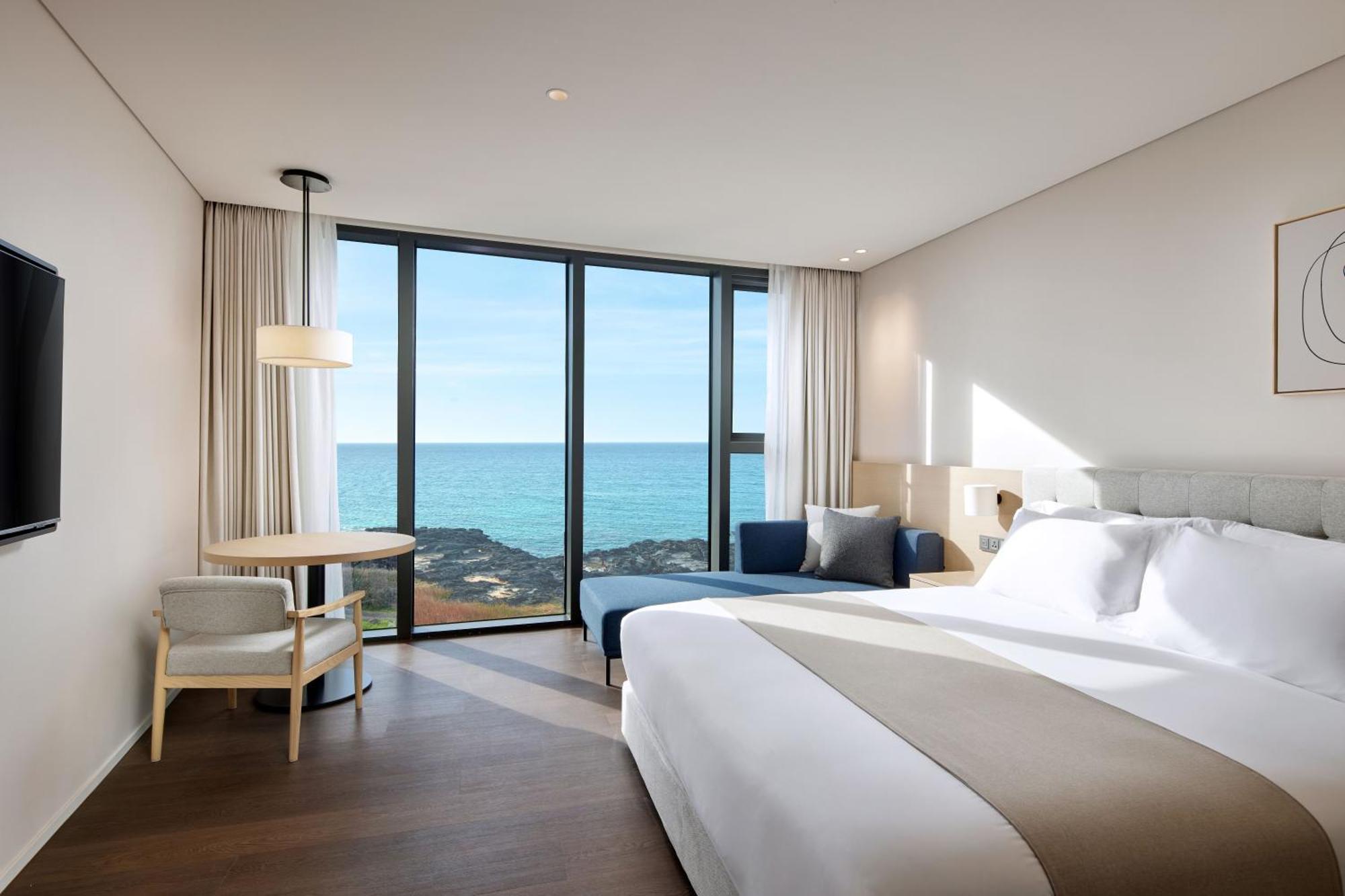 Shilla Iho Tewoo Ocean Front Jeju