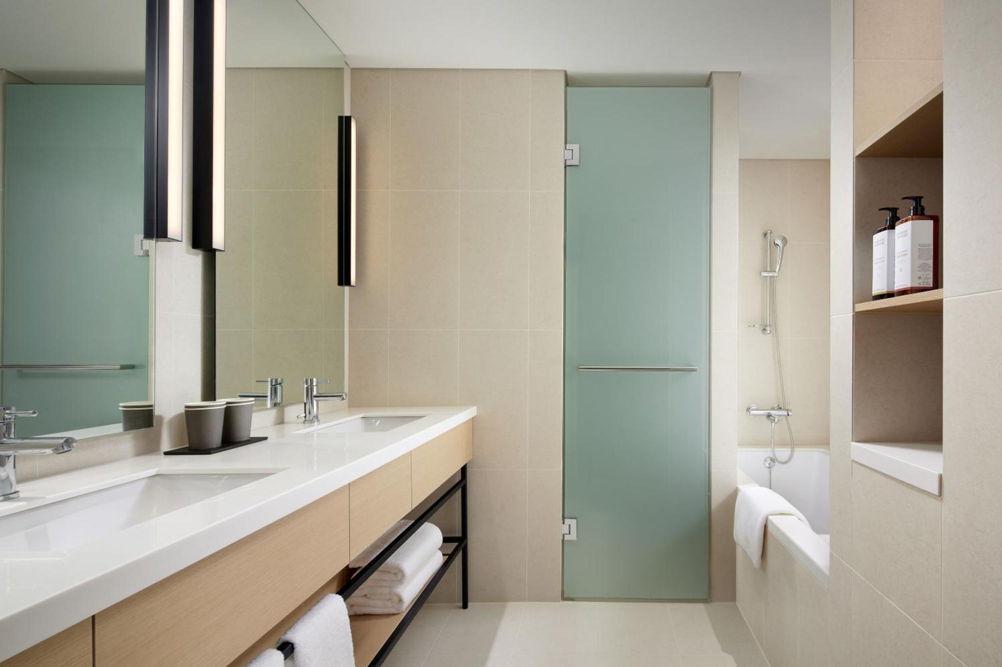 Hotel Shilla Iho Tewoo Ocean Front