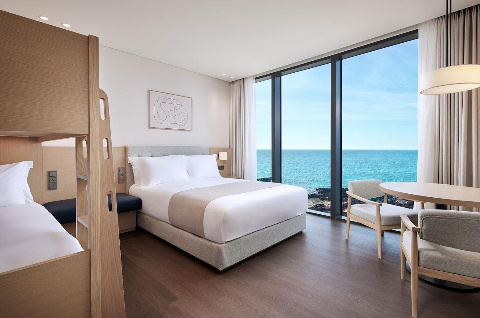 Shilla Iho Tewoo Ocean Front 4* Jeju